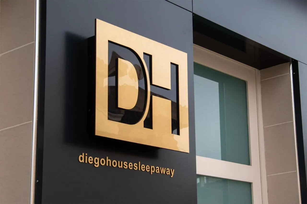 Diegohousesleepaway Vittoria